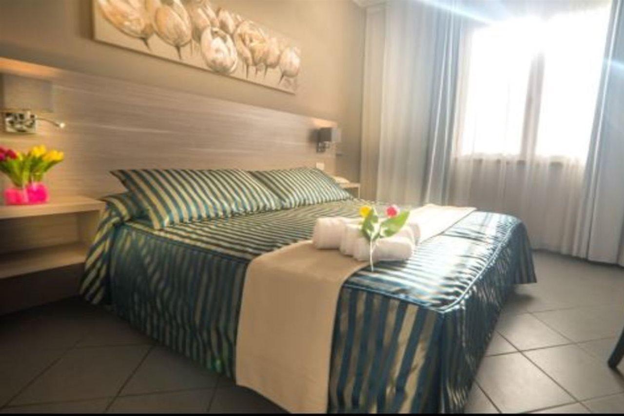 Hg Hotel Il Settebello มารินา ดิ เชชินา ภายนอก รูปภาพ